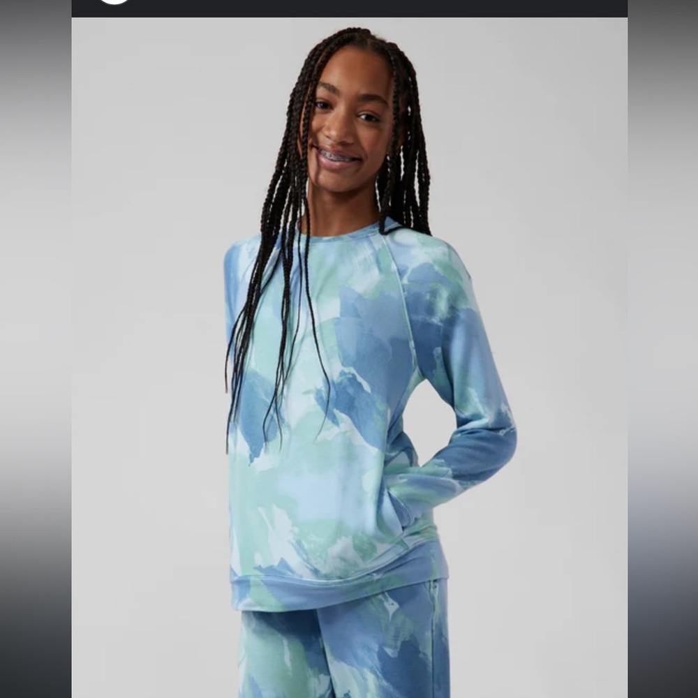 NWOT Athleta girl warm up sweatshirt in chroma sea fog green